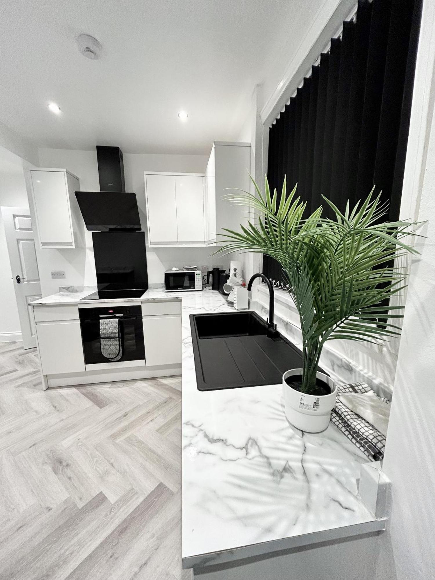 Lymer House - Stylish 3 Bedroom House In Wolverhampton Buitenkant foto