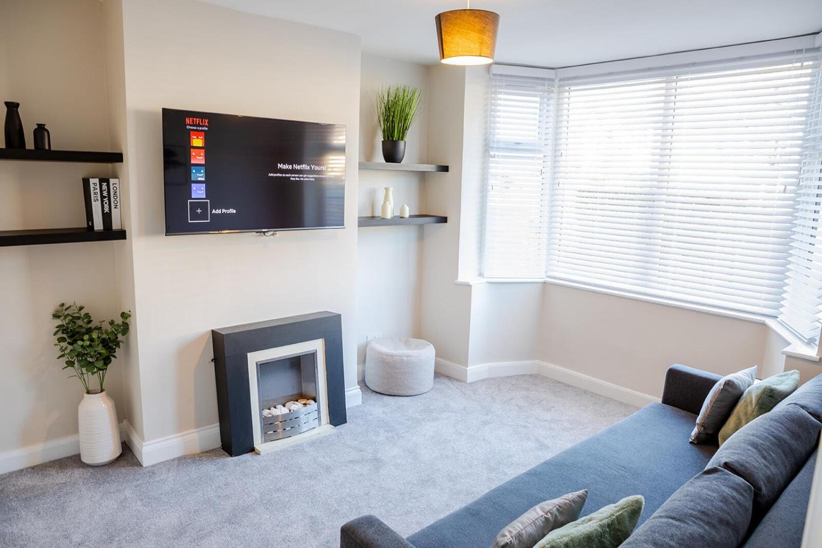 Lymer House - Stylish 3 Bedroom House In Wolverhampton Buitenkant foto
