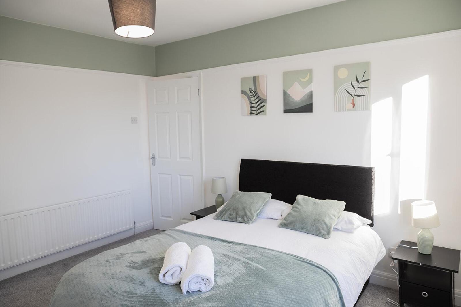 Lymer House - Stylish 3 Bedroom House In Wolverhampton Buitenkant foto