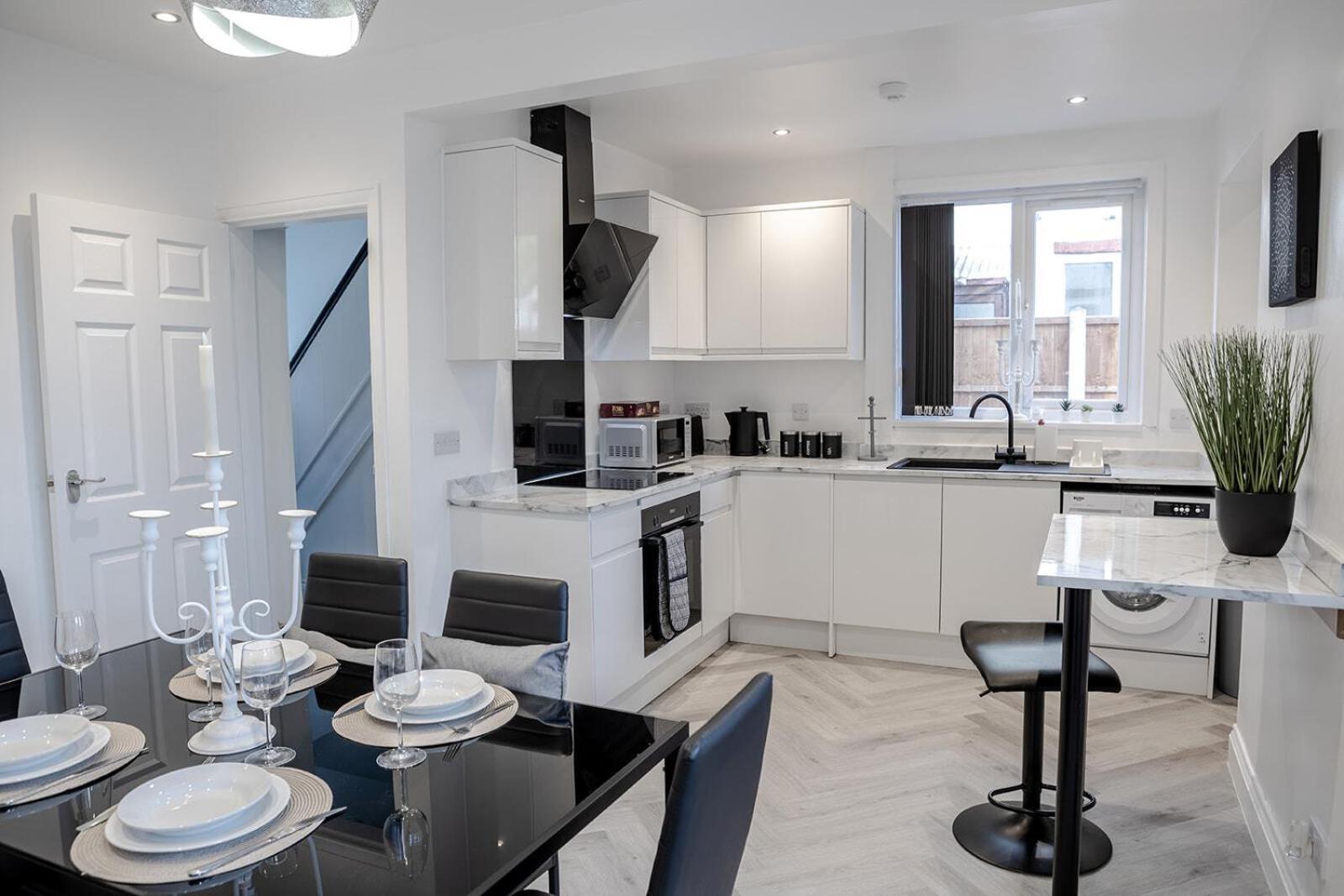 Lymer House - Stylish 3 Bedroom House In Wolverhampton Buitenkant foto