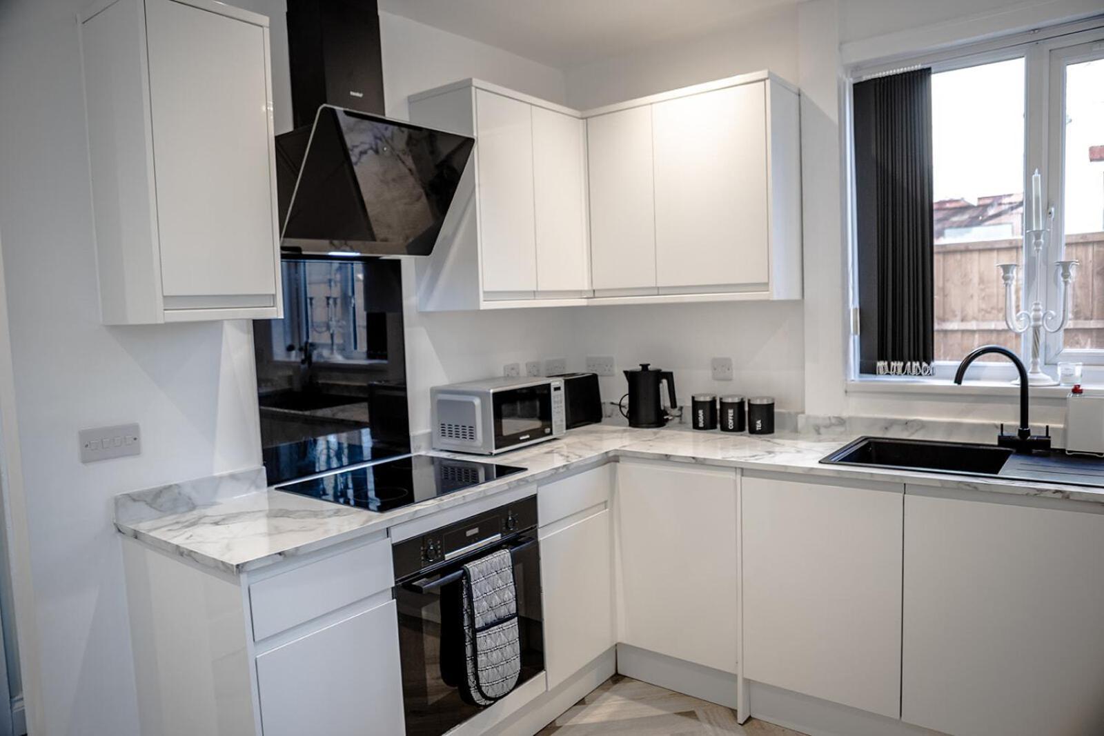 Lymer House - Stylish 3 Bedroom House In Wolverhampton Buitenkant foto