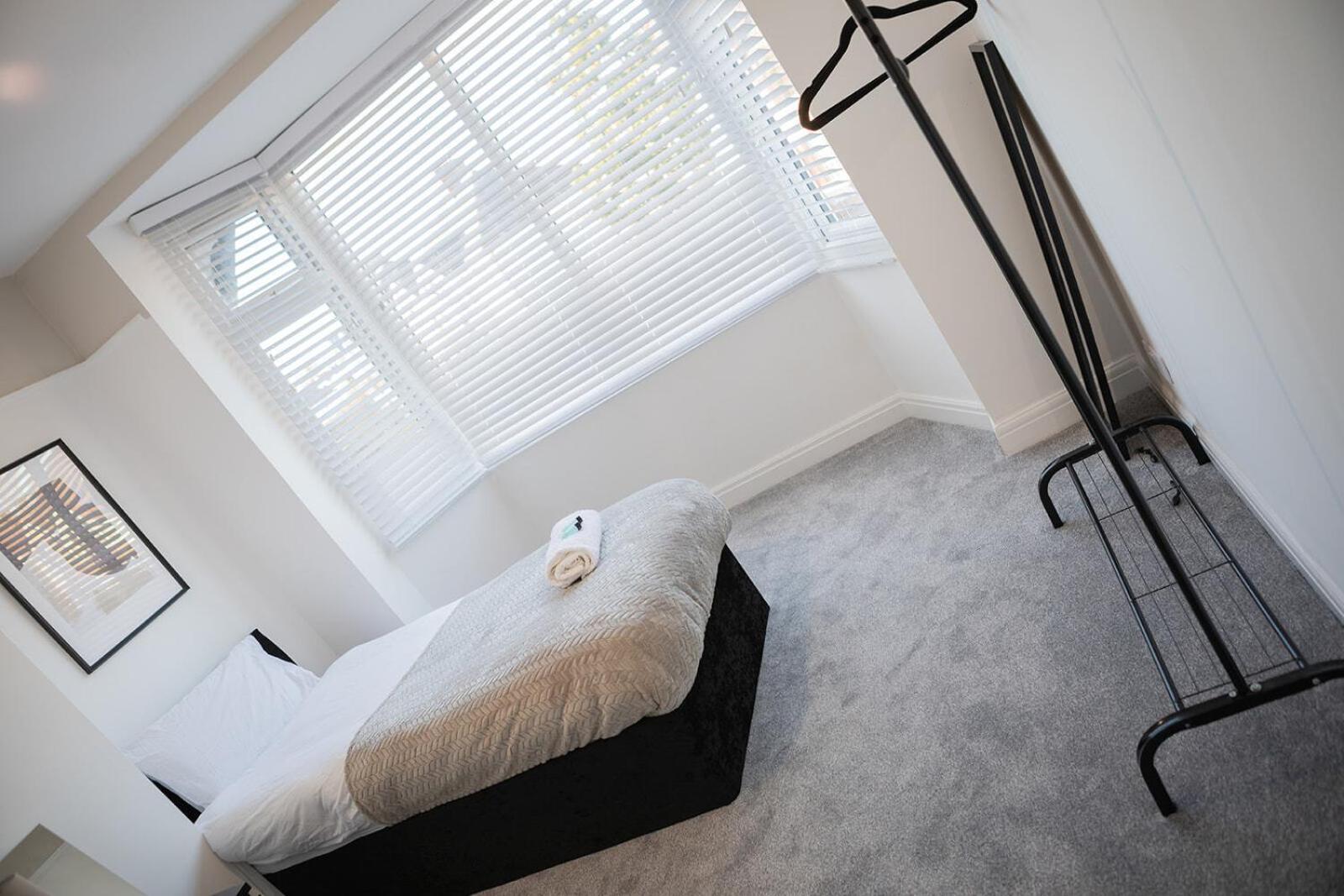 Lymer House - Stylish 3 Bedroom House In Wolverhampton Buitenkant foto