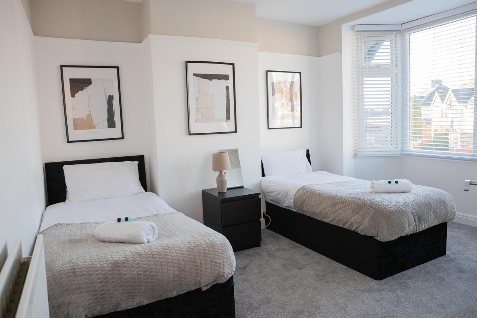 Lymer House - Stylish 3 Bedroom House In Wolverhampton Buitenkant foto