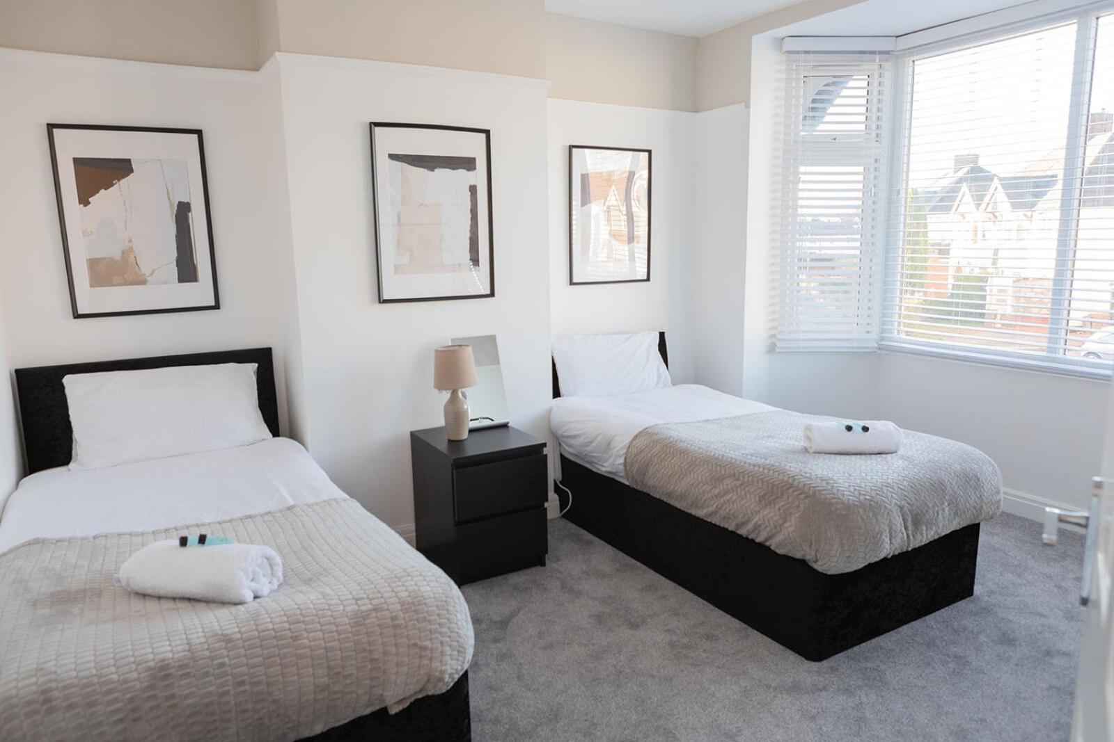Lymer House - Stylish 3 Bedroom House In Wolverhampton Buitenkant foto